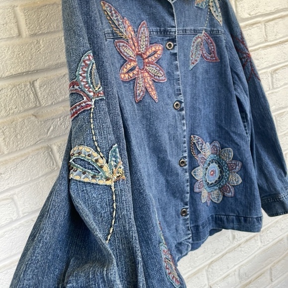 Embroidered Denim Vintage Jacket With Pockets (Can be worn oversized) - Picture 5 of 11